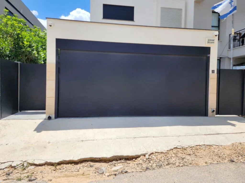 דלת הרמה אוטומטית