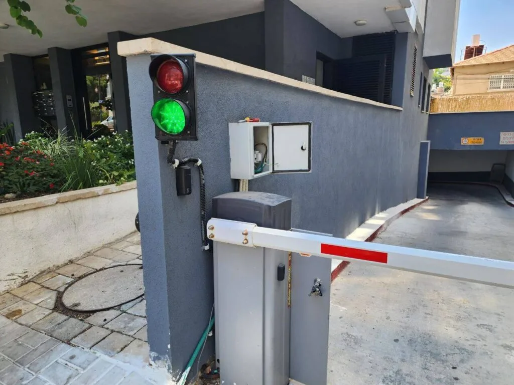 מערכות ניהול תנועה לחניונים ומתחמים