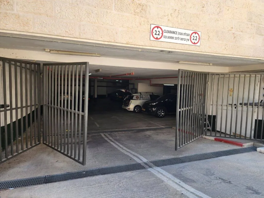 פתרונות חניה מתקדמים שערי כנף